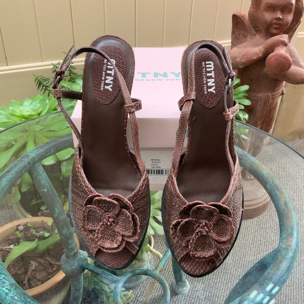 NWOT. Stylish Slingback’s. Brown Raffia. Size 8.5.